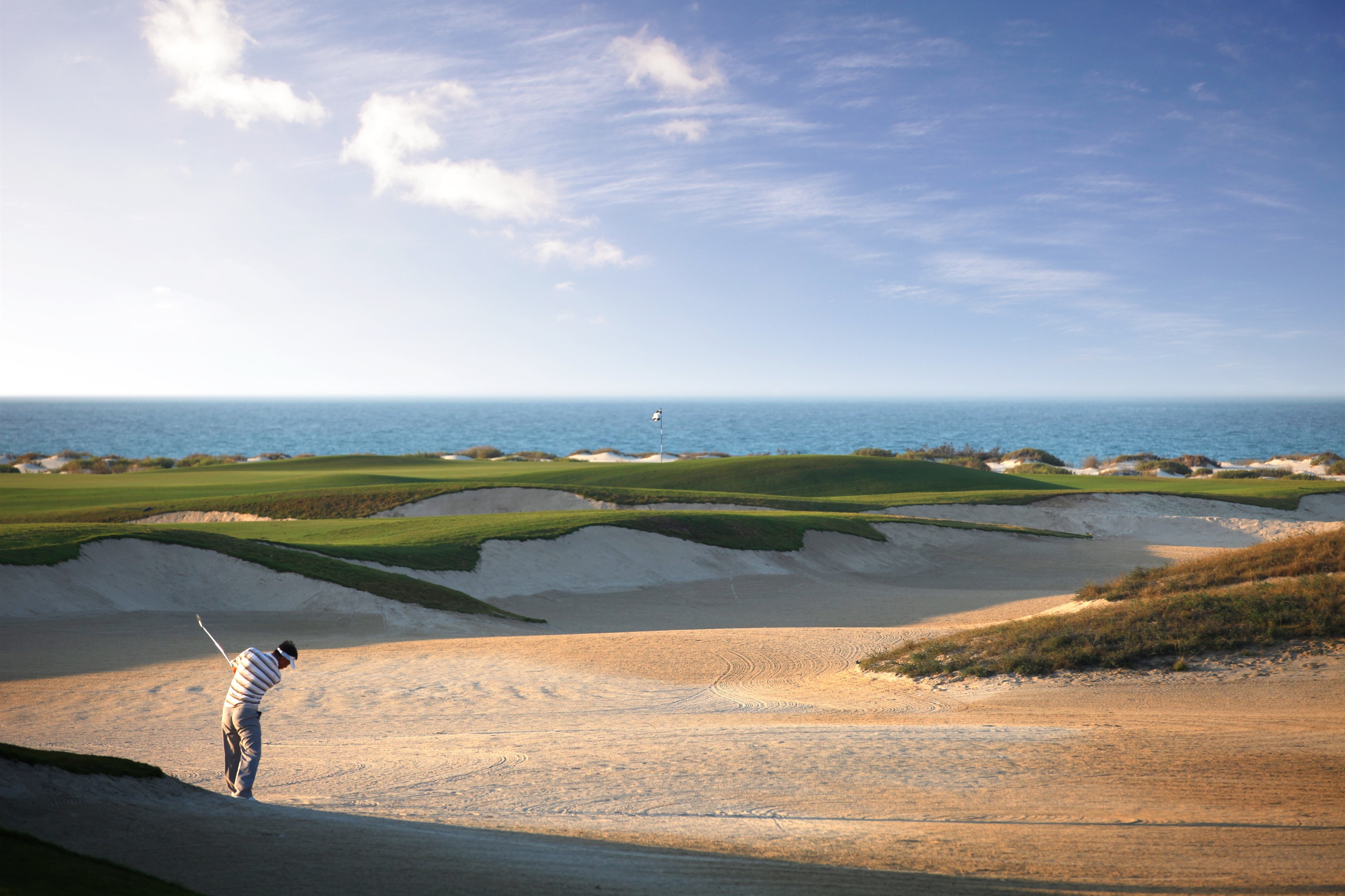 6. Golf et rencontre avec les dauphins au St. Regis Saadiyat Island Resort 